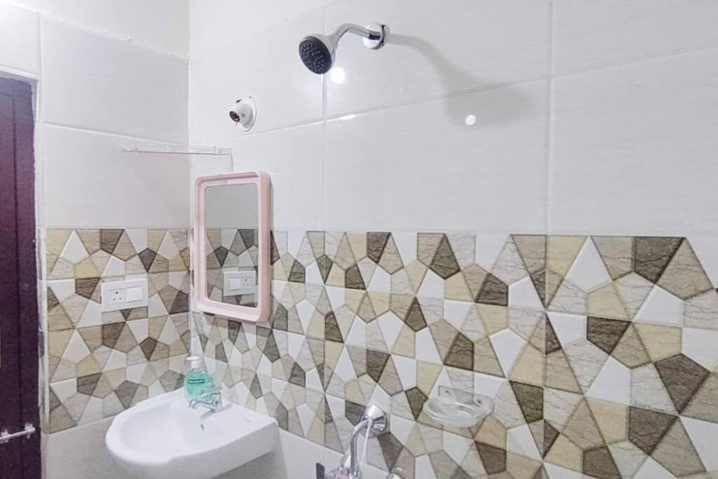 Servostay 2 Bhk Fully Furnished In Hafeezpet #302 Hyderabad Luaran gambar