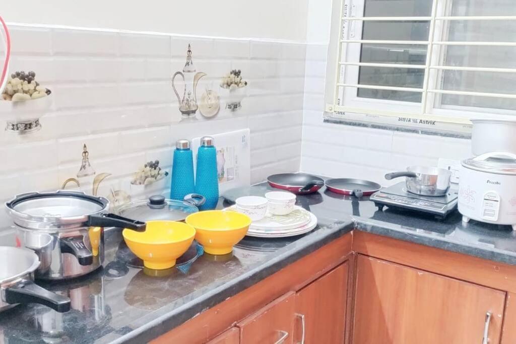 Servostay 2 Bhk Fully Furnished In Hafeezpet #302 Hyderabad Luaran gambar